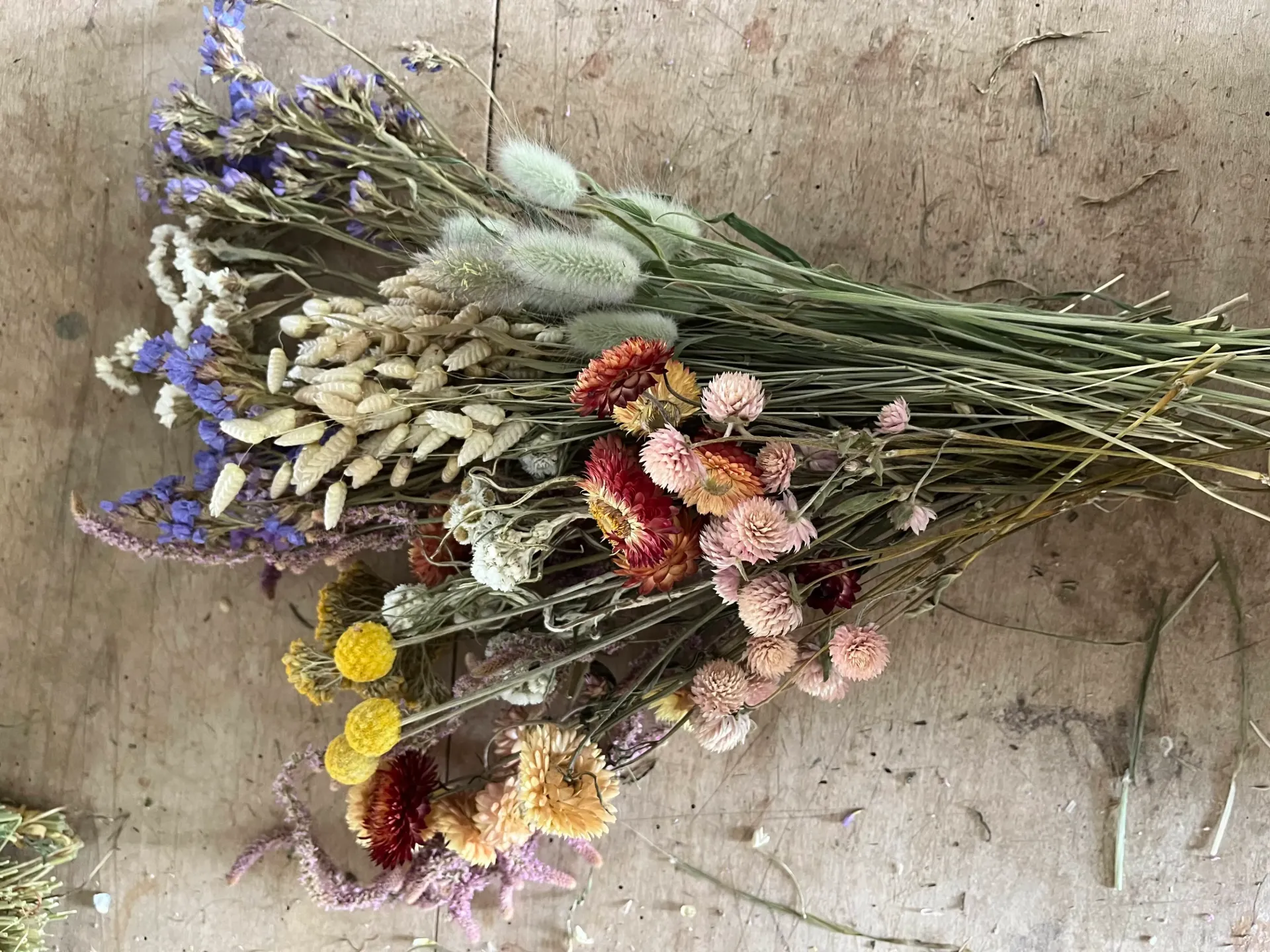 Trockenblumen im Bund